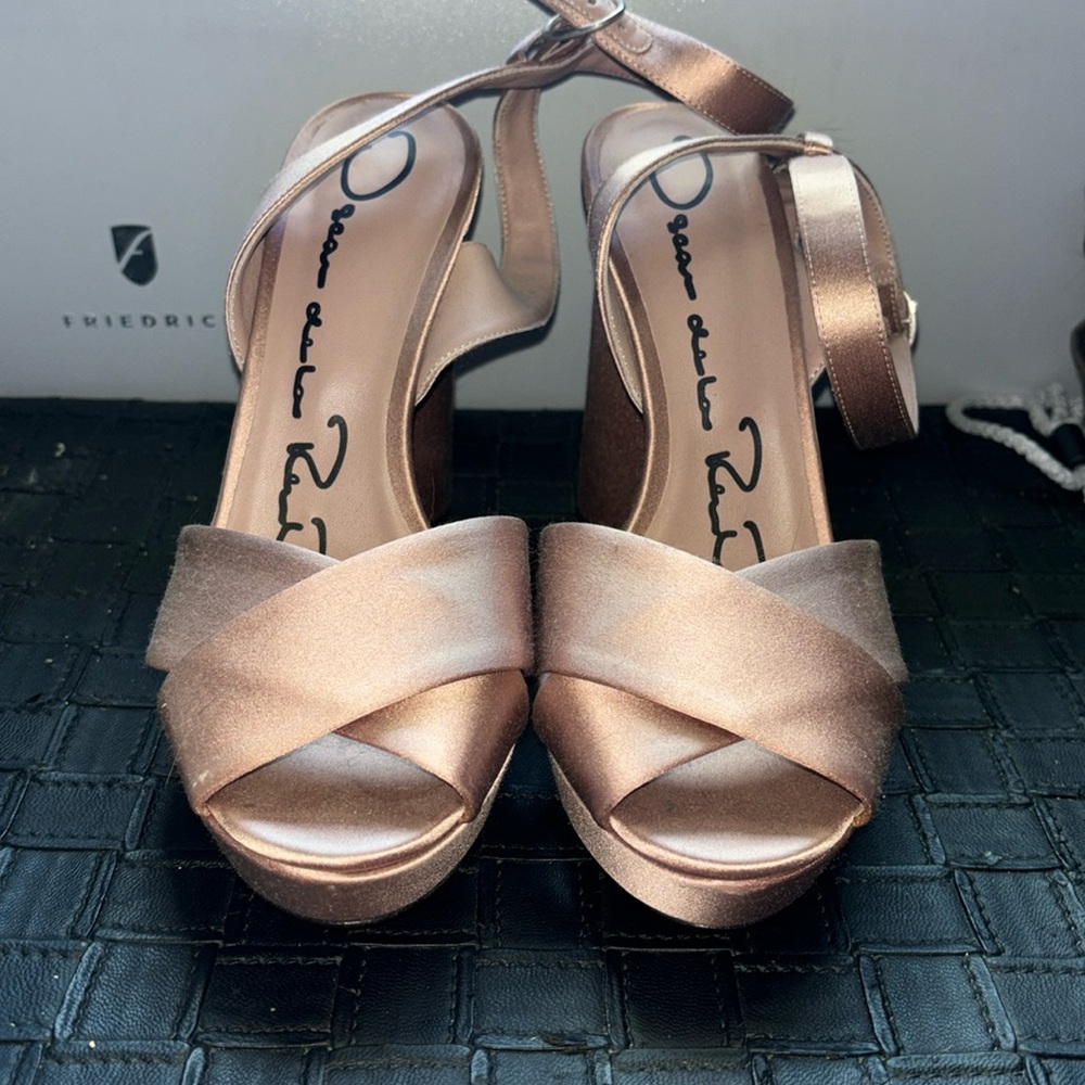 Oscar de la Renta dusty rose satin platforms. Sz 38
